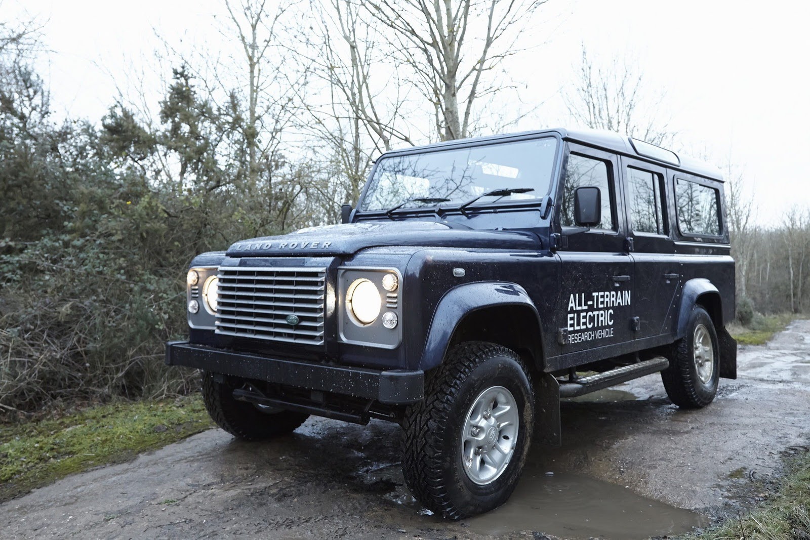 Land Rover to unveil Defender EVs